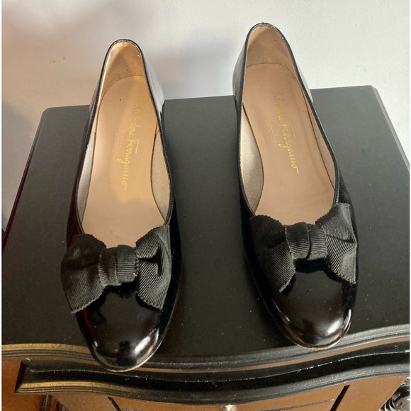 Authentic Salvatore Ferragamo patent leather heels - Picture 2 of 8